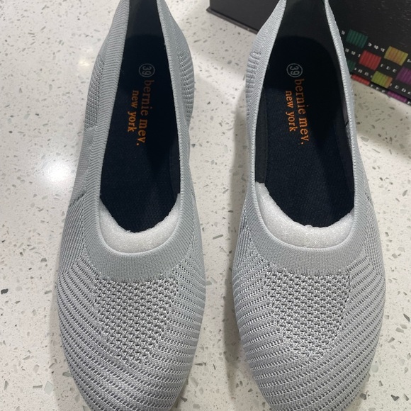 Bernie Mev Womans NIKKI Comfort SlipOns NEW Sz 9 Knit Ballet Flats Light Gray - Picture 10 of 11